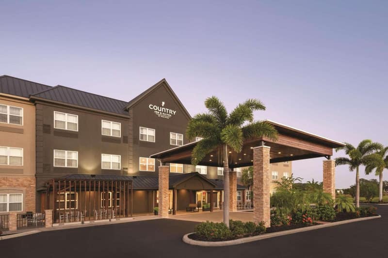 Country Inn & Suites by Radisson, Bradenton-Lakewood-Ranch, FL — building