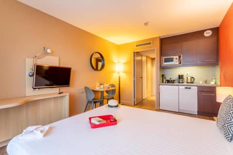 Zenitude Hôtel-Résidences Marseille Prado — hotel room