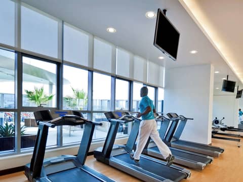 Novotel Abu Dhabi Gate — activities & amenities