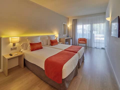 BQ Augusta Hotel — bedroom