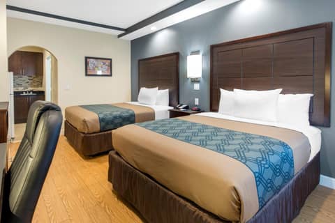 Econo Lodge Inn & Suites Houston Willowbrook — photo 2
