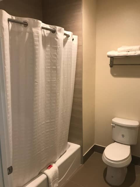 Econo Lodge Inn & Suites Houston Willowbrook — photo 4