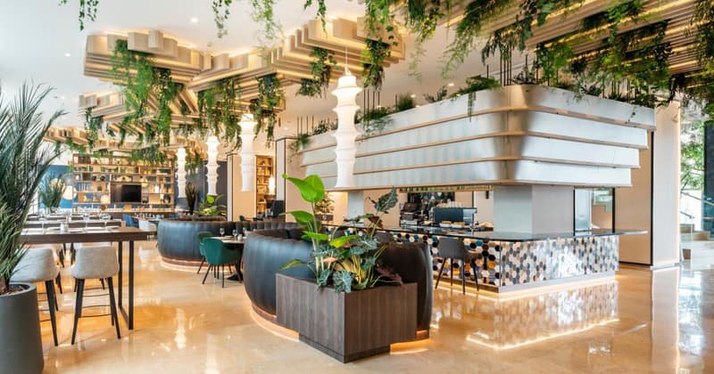 Ilunion Valencia 4 — dining