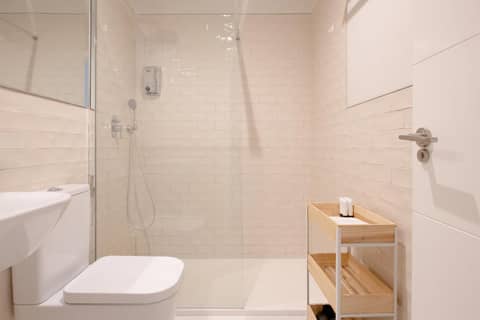 Ópera Apartments Alameda — bathroom