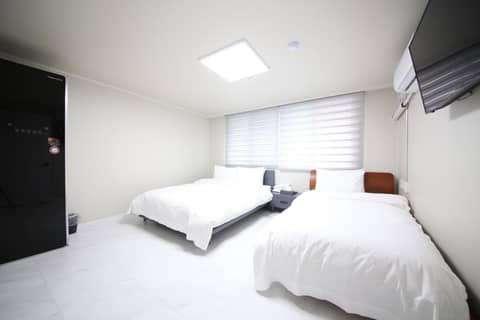 HOTEL LENITH Seomyeon — hotel room