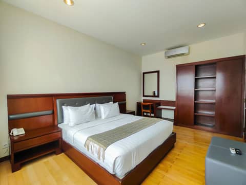 Seminyak Square Hotel And Villas — hotel room