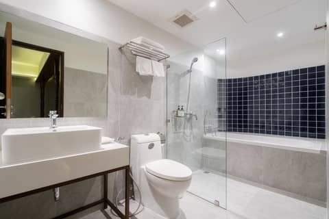 True Siam Phayathai Hotel — bathroom