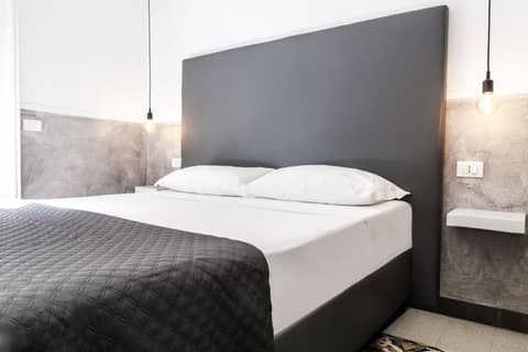Toledostop — hotel room