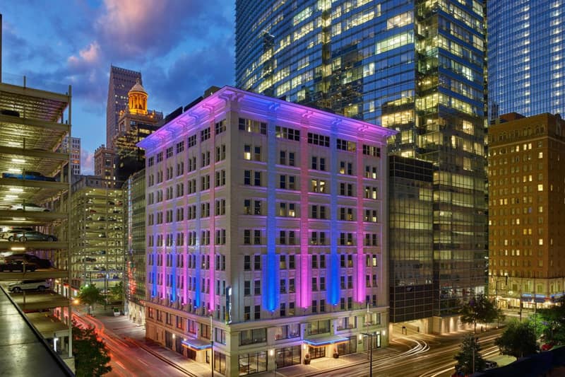 Aloft by Marriott Houston Downtown — building