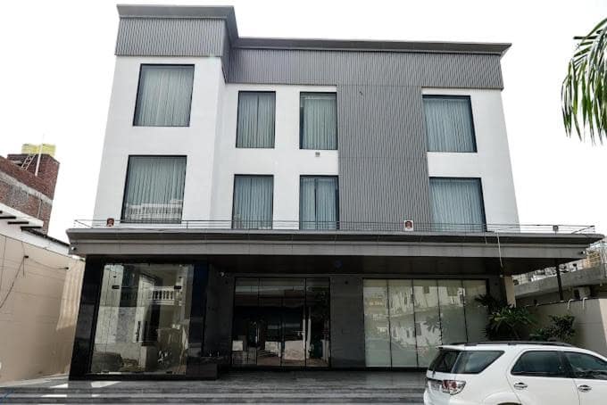Hotel Elinor By Dazzling Hotels & Resorts — building