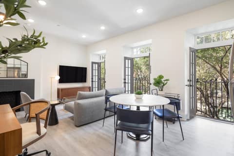 Sosuite at French Quarters - Rittenhouse Square — hotel room