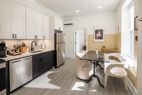 Sosuite at French Quarters - Rittenhouse Square — kitchen