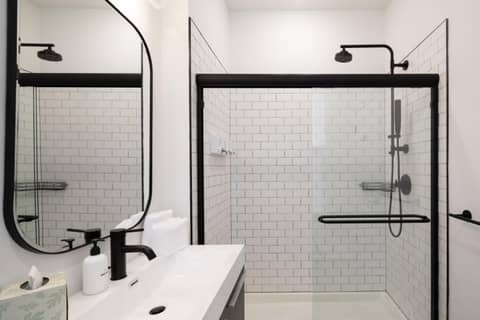 Sosuite at French Quarters - Rittenhouse Square — bathroom