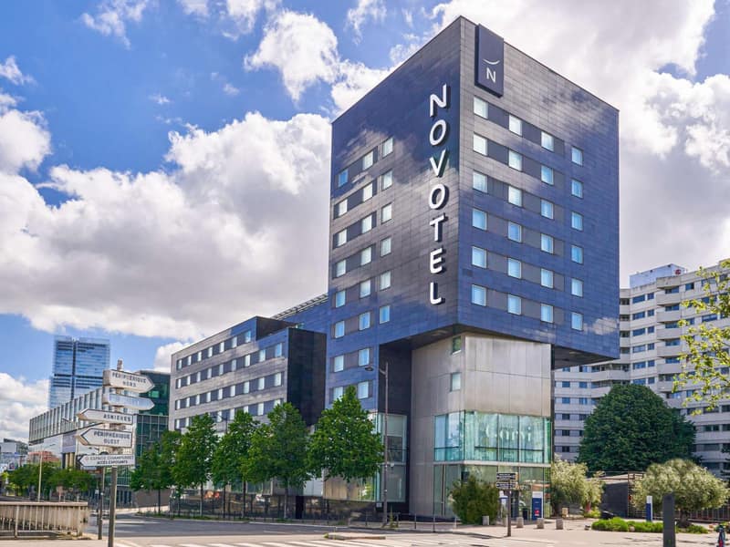 Novotel Paris 17 — building
