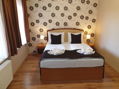 Six Inn Hotel Budapest — bedroom