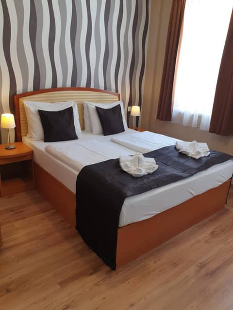 Six Inn Hotel Budapest — bedroom