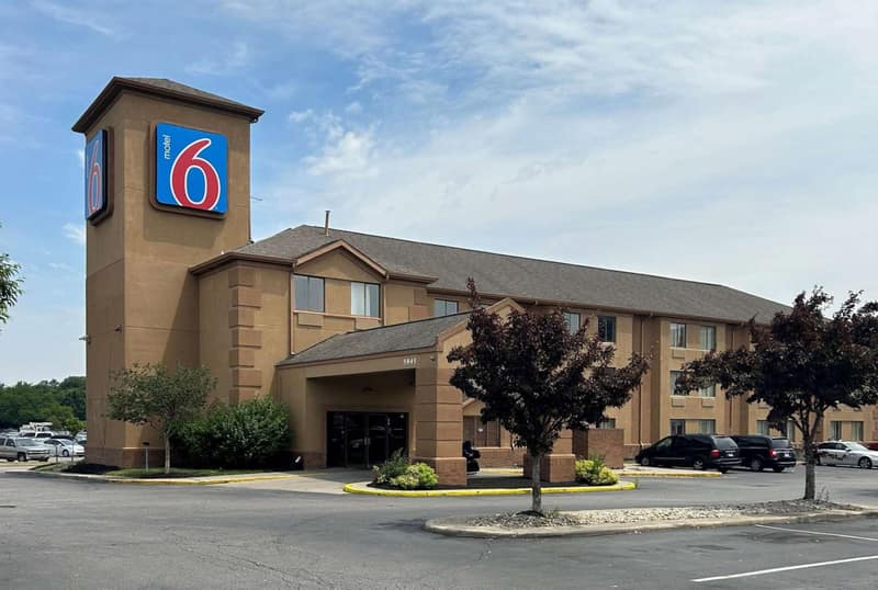 Motel 6-Indianapolis, IN - Airport — building