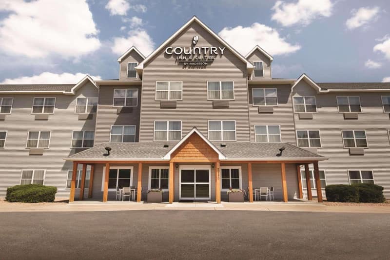 Country Inn & Suites by Radisson, Brooklyn Park - Brooklyn Center, MN — building