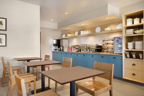 Country Inn & Suites by Radisson, Brooklyn Park - Brooklyn Center, MN — photo 4