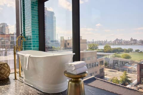 Arlo Williamsburg — bathroom