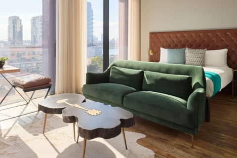 Arlo Williamsburg — hotel room
