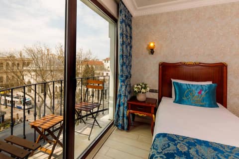 Rast Hotel Sultanahmet — balance & terrace