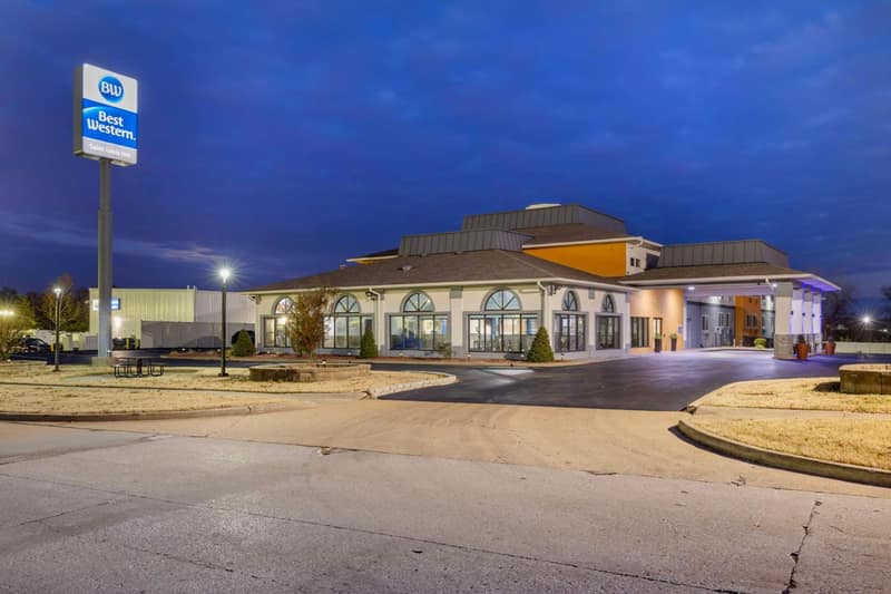 Best Western St. Louis Inn — building
