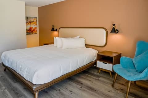 Golden Host Resort - Sarasota — hotel room