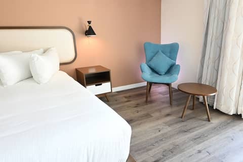 Golden Host Resort - Sarasota — hotel room