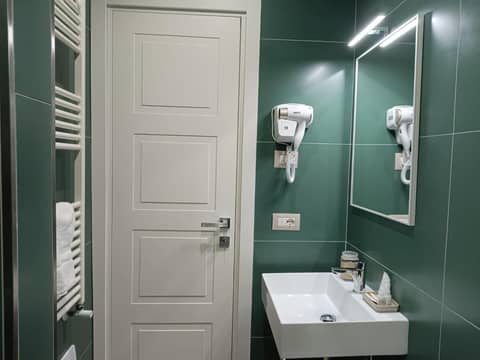 Schilizzi Hotel — bathroom