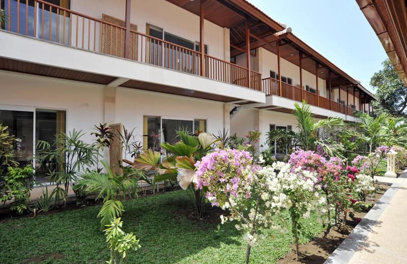 Aquarius Beach Hotel — building