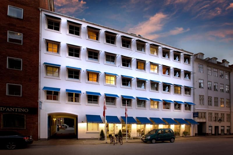 Hotel Petra — building