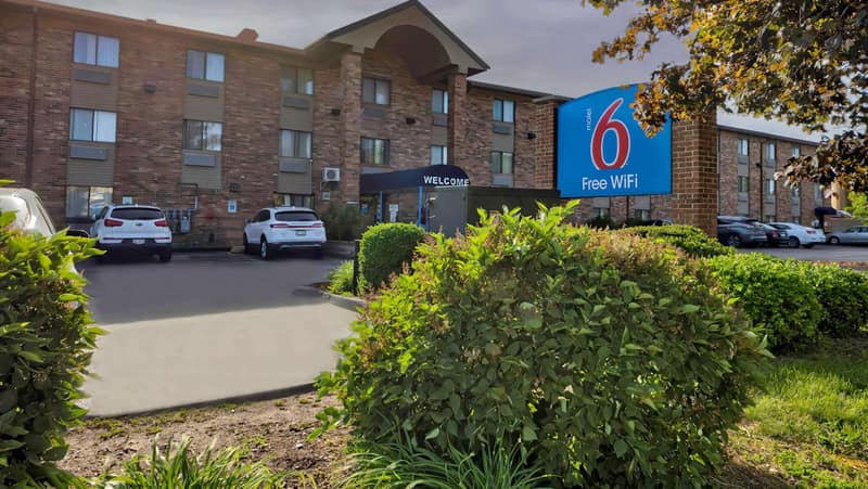 Motel 6-Milwaukee, WI - Glendale — building