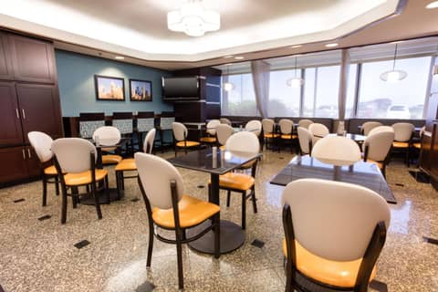 Drury Inn & Suites Kansas City Airport — photo 4