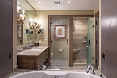 Bohemian Hotel Savannah Riverfront, Autograph Collection — bathroom