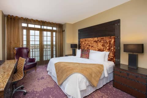Bohemian Hotel Savannah Riverfront, Autograph Collection — hotel room
