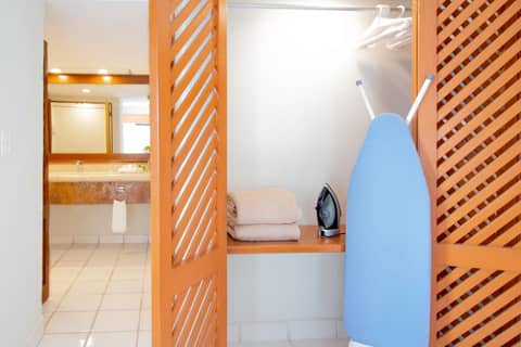 Plaza Pelicanos Club Beach Resort All Inclusive — hotel room