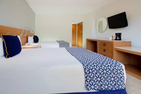 Plaza Pelicanos Club Beach Resort All Inclusive — hotel room