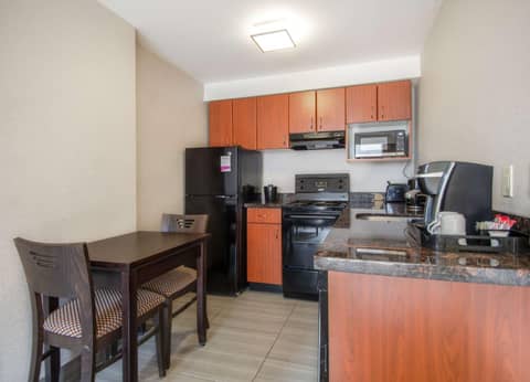 Coast Calgary Downtown Hotel & Suites by APA — photo 5