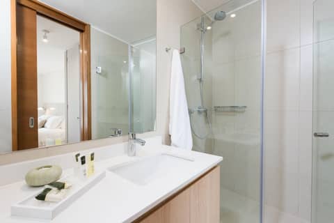 Zip Housing El Golf — bathroom