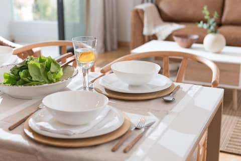 Zip Housing El Golf — dining