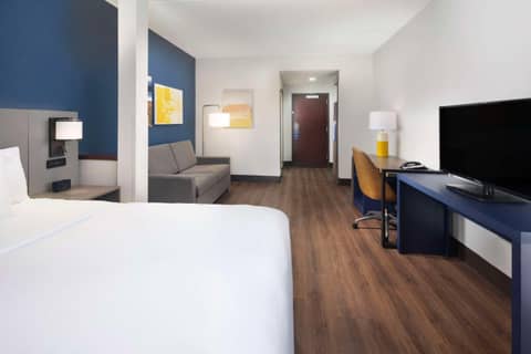 Comfort Suites Outlet Center — photo 5