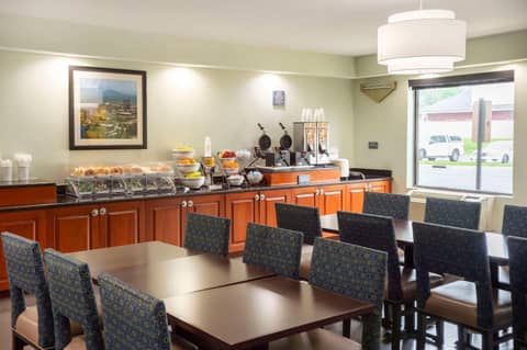 Comfort Suites Outlet Center — photo 6