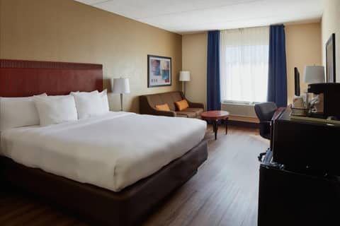 Comfort Suites Outlet Center — photo 8