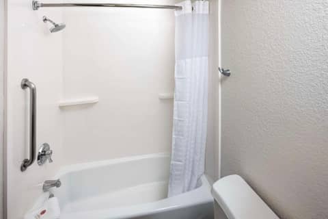 Comfort Suites Outlet Center — photo 9