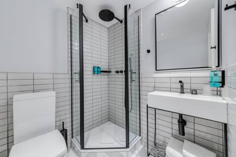 Mornington Hotel London Kensington, BW Premier Collection — bathroom
