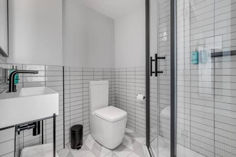 Mornington Hotel London Kensington, BW Premier Collection — bathroom