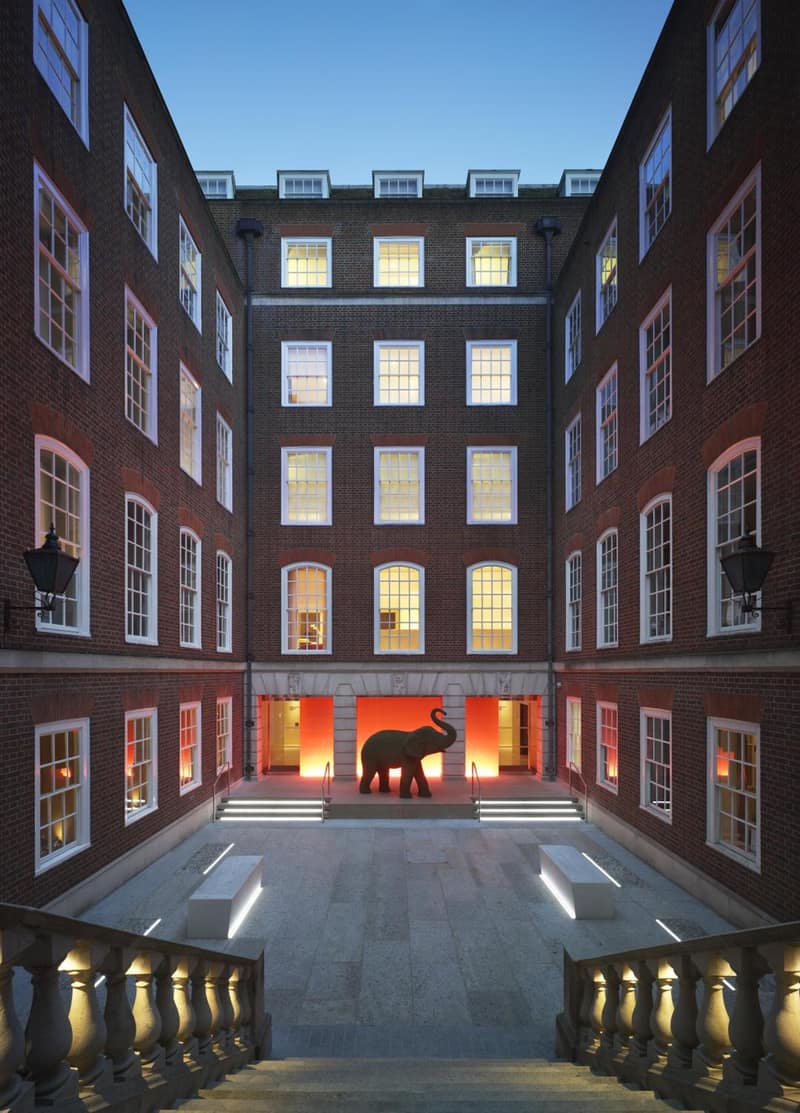 Apex Temple Court Hotel — building