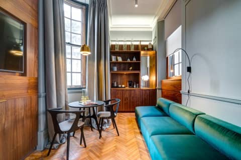 Apex Temple Court Hotel — hotel reception