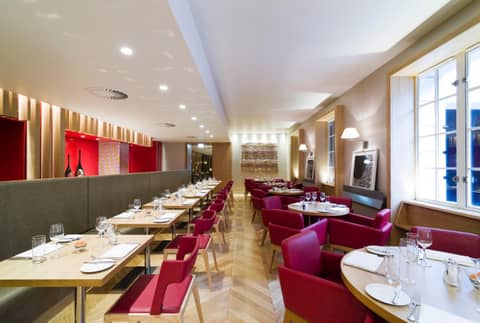 Apex Temple Court Hotel — restaurant